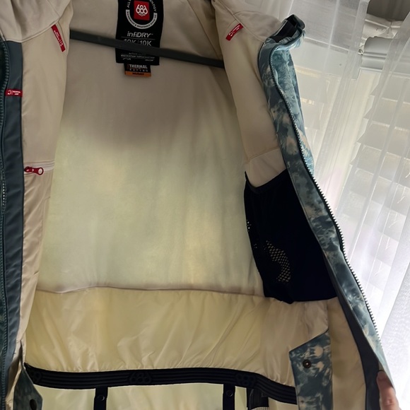 NWOT Women’s Snow Jacket, 686 infiDRY 10k, waterproof, blue/ teal tie dye - Picture 5 of 6